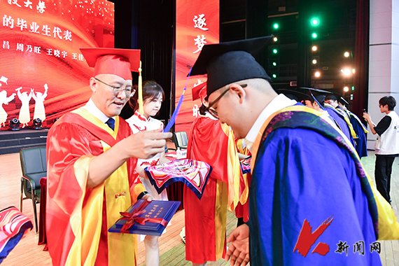 颁发毕业证