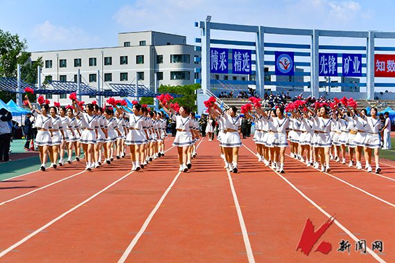 校长胡军致开幕词
